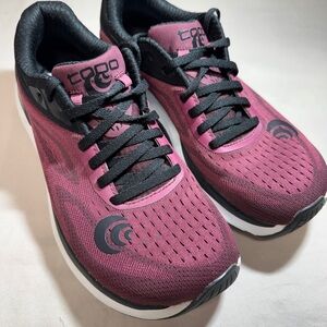 Topo Athletic Ultrafly 3 Wine Black Running Chunky Knit Women's Size 7 Shoes
